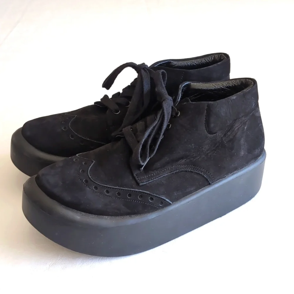 Black Soft Japanese Tokyo Bopper Belly Button Platform Shoes Women's Size 7?